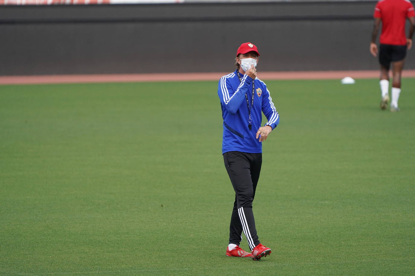 El equipo rojiblanco comienza a preparar el partido de la vuelta a la actividad con un grupo de 29 jugadores