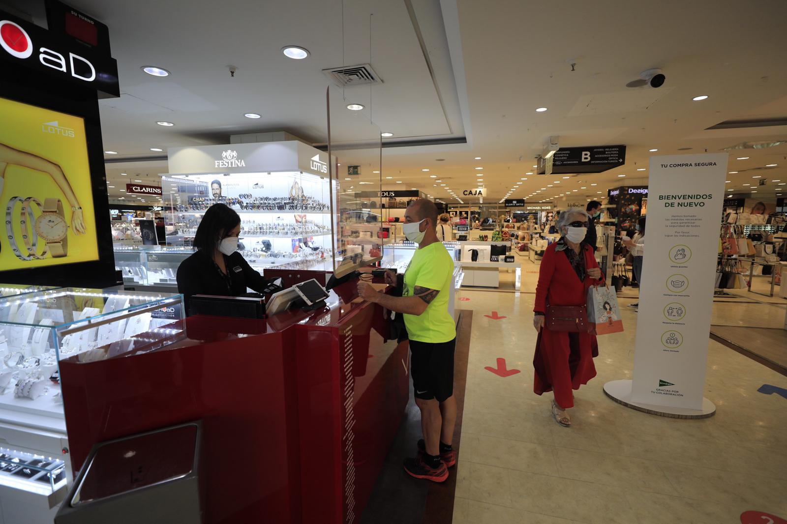 Nevada Shopping, Serrallo, Alshur y Granaita abren sus puertas hoy y ponen en marcha 250 nuevos negocios