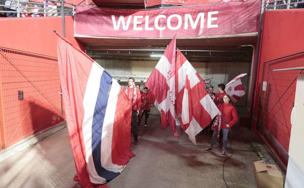 Preparativos en Los Cármenes previos a la vuelta de la semifinal contra el Athletic. 