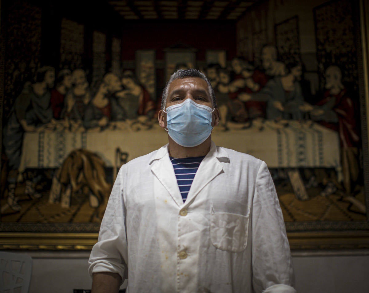Entramos en las cocinas de la entidad social, que acumula colas más largas desde el inicio de la pandemia