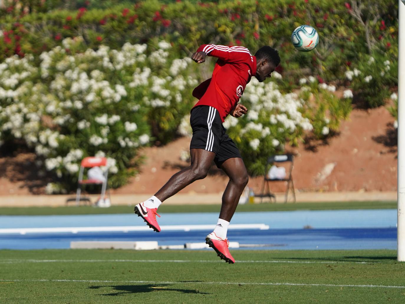 Fotos: El Almería ensaya su estrategia