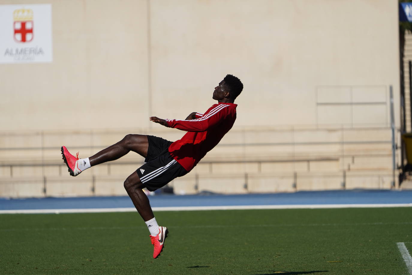 Fotos: El Almería ensaya su estrategia