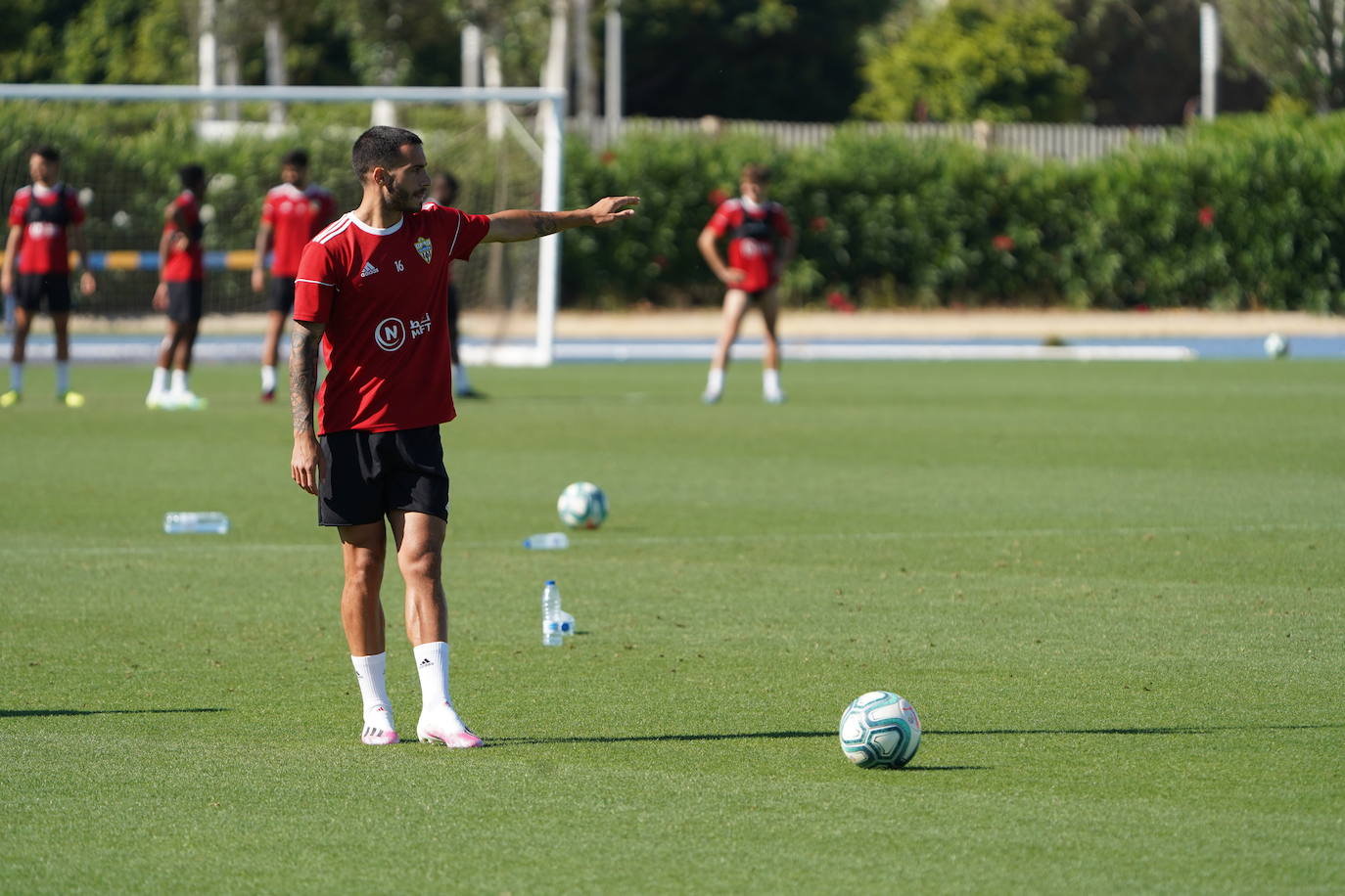 Fotos: El Almería ensaya su estrategia
