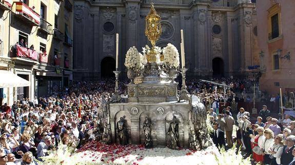 Procesión del Corpus, con la Catedral al fondo.