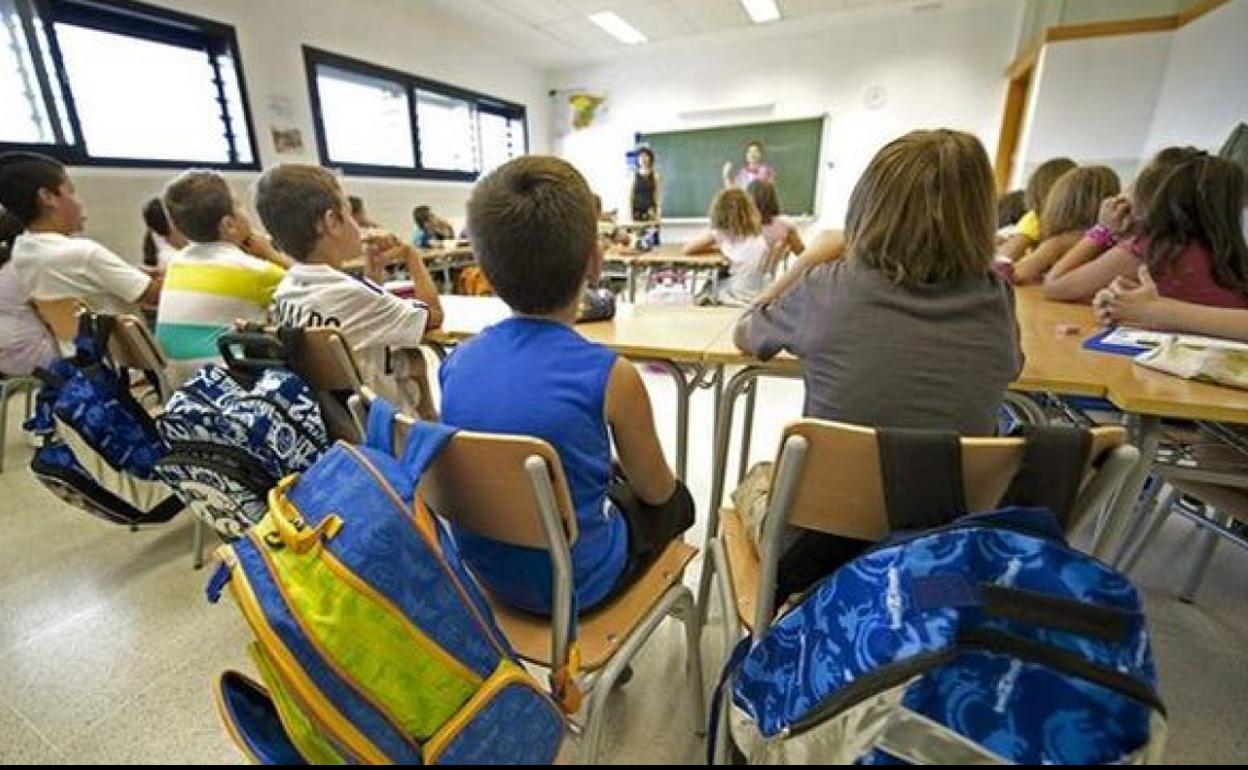 Andalucía plantea ampliar el plazo de matriculación de los colegios por los problemas técnicos