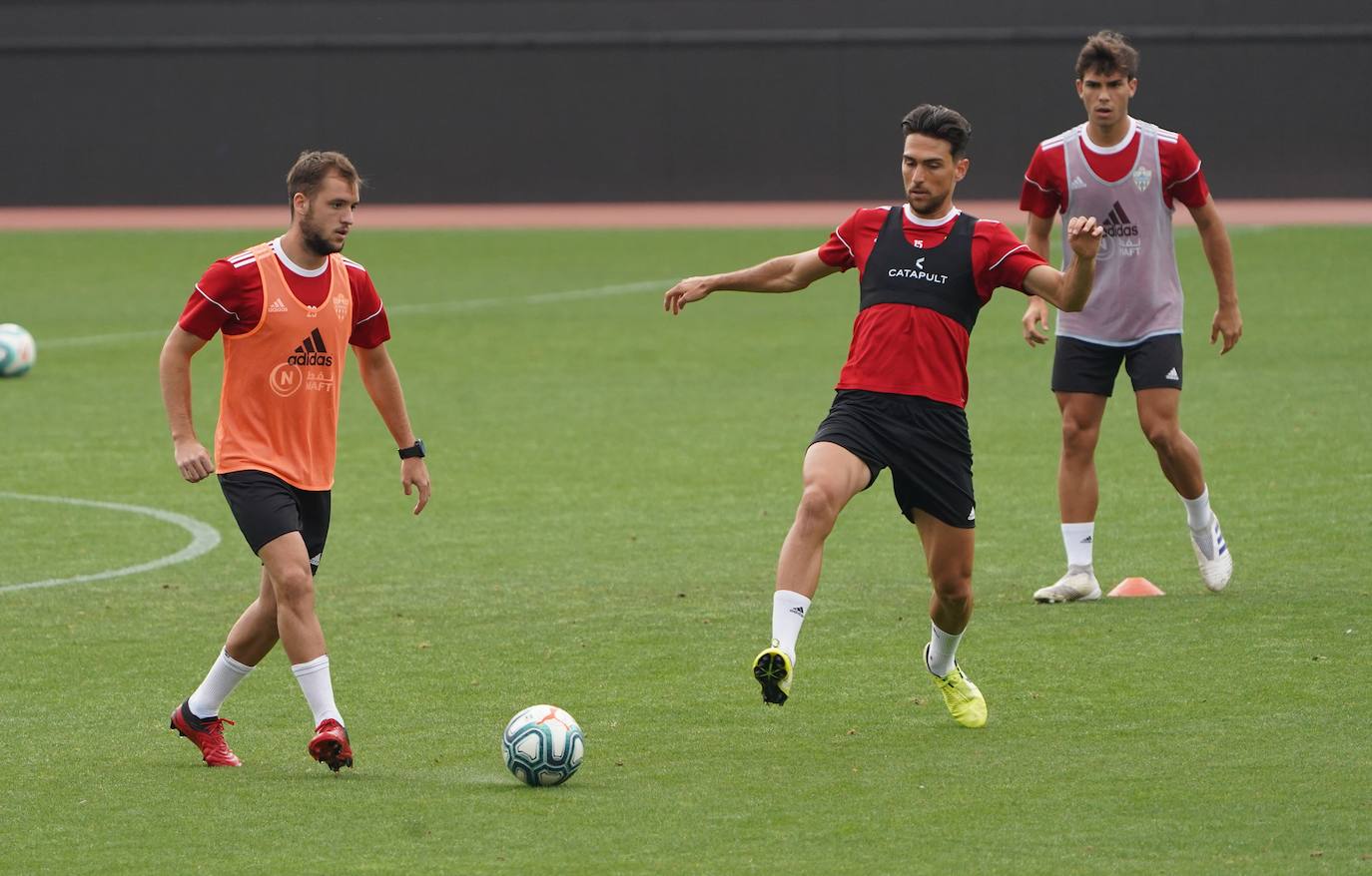 Fotos: El Almería juega un partidillo de entrenamiento