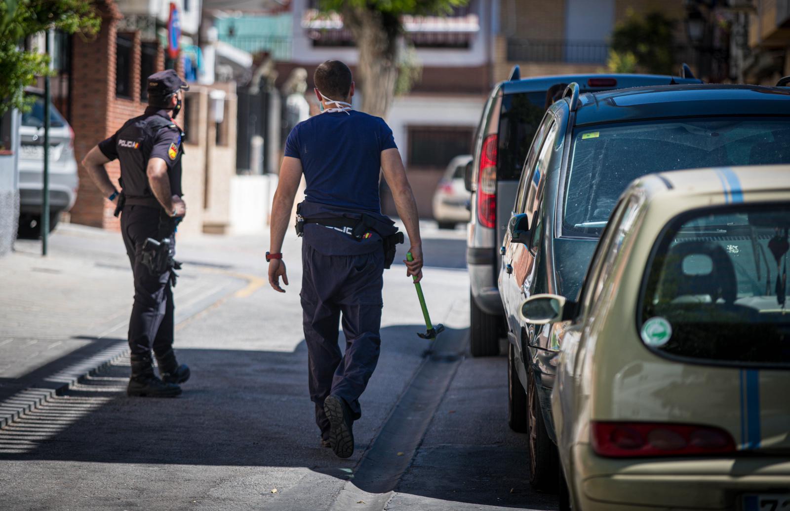 Los registros autorizados judicialmente buscan cultivos de interior de cannabis sativa, armas de fuego y dinero después de una sesuda investigación iniciada meses atrás que culmina ahora