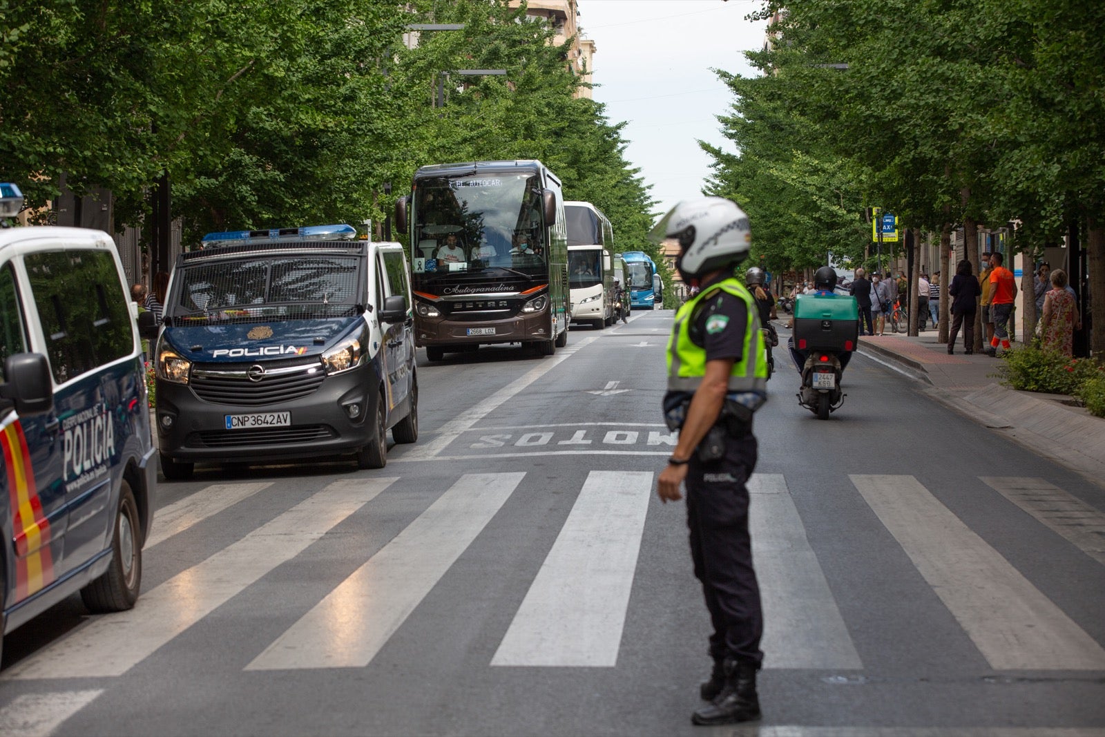 El colectivo de transporte discrecional, de colegios y turístico reclama atención del Gobierno y le exige medidas concretas para resolver su sutuación, paralizada por la crisis de la Covid-19