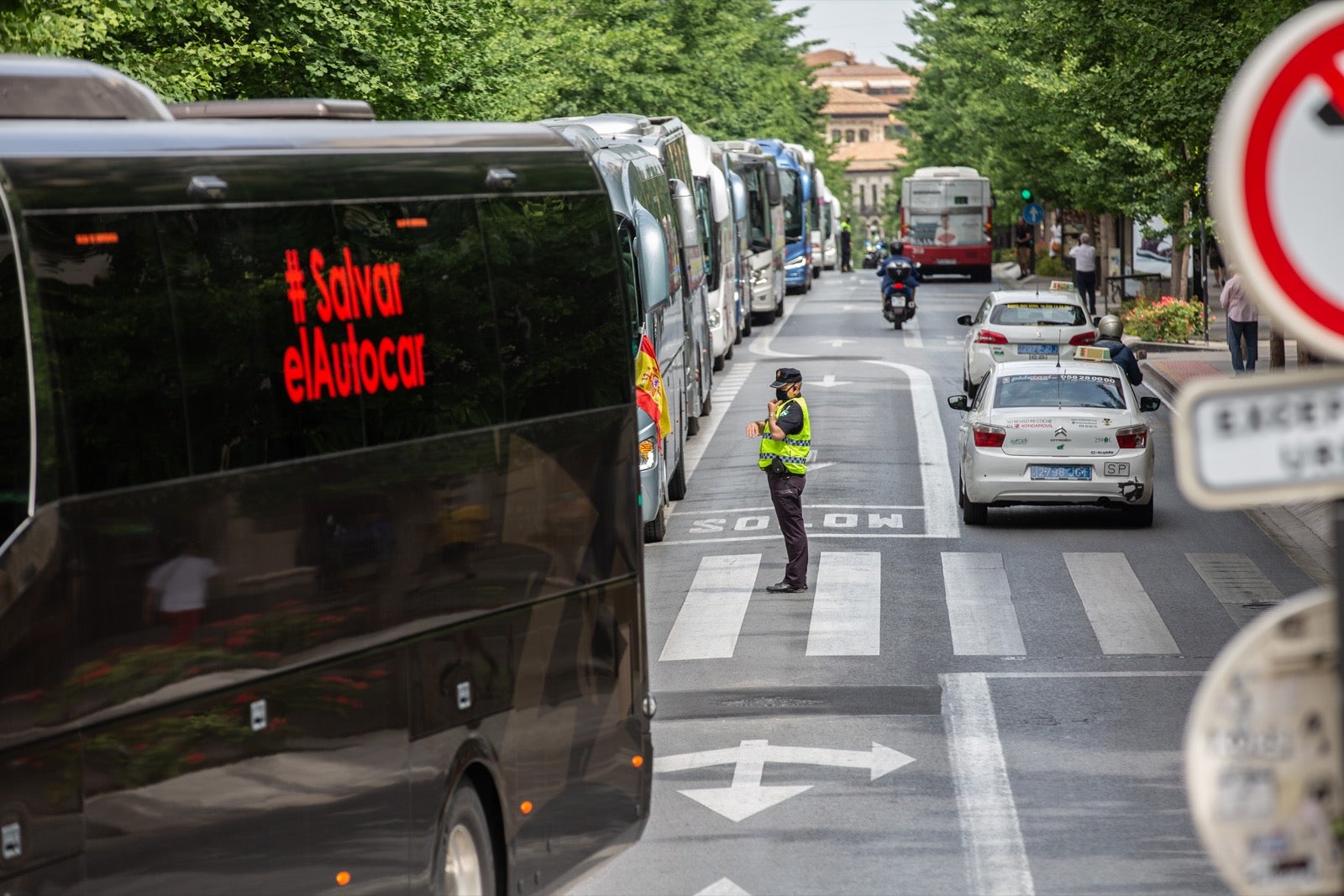 El colectivo de transporte discrecional, de colegios y turístico reclama atención del Gobierno y le exige medidas concretas para resolver su sutuación, paralizada por la crisis de la Covid-19