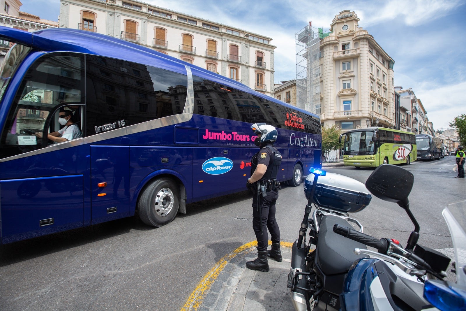 El colectivo de transporte discrecional, de colegios y turístico reclama atención del Gobierno y le exige medidas concretas para resolver su sutuación, paralizada por la crisis de la Covid-19