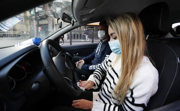 Los tres casos en los que no es necesario llevar mascarilla en el coche