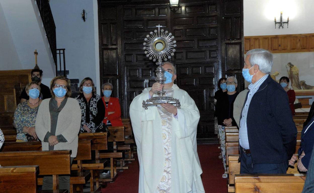 El sacerdote, Alfonso Aguilar González se ha encargado de celebrar las solemnes misas.