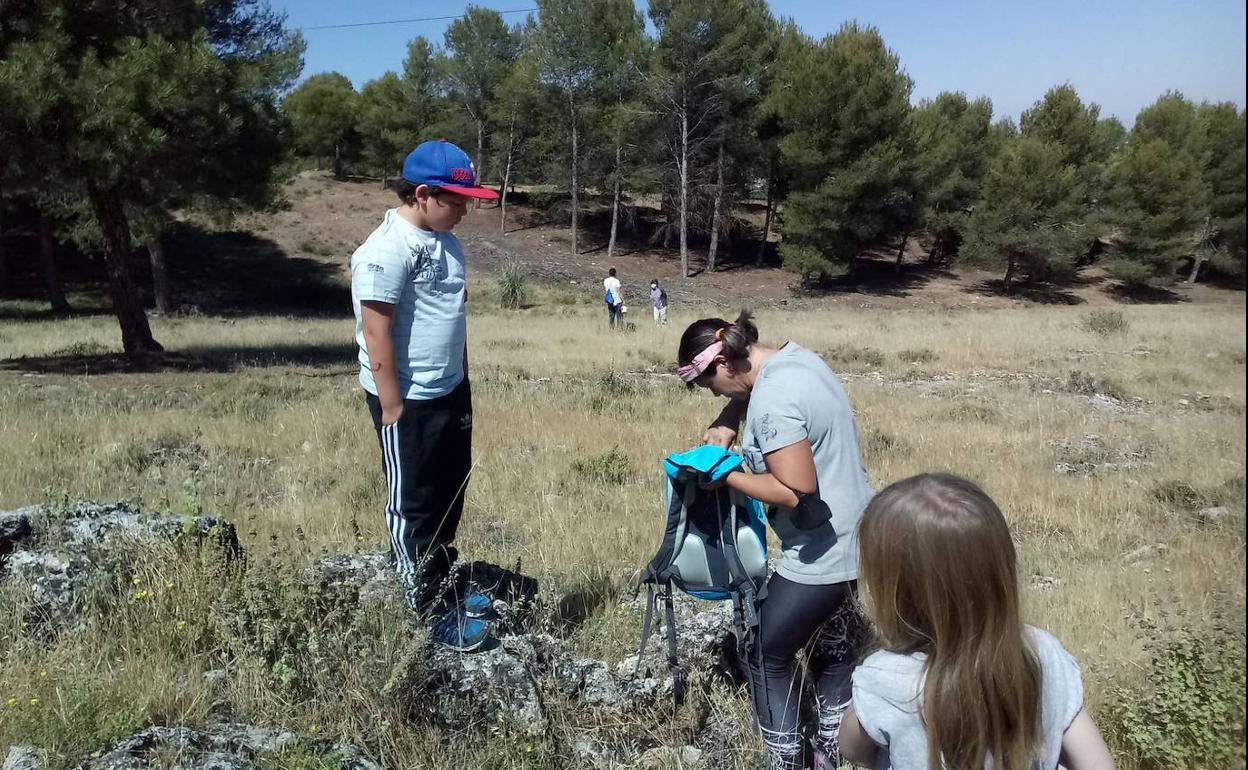 Vecinos de Monachil reforestan con encinas el Parque Natural de Sierra Nevada