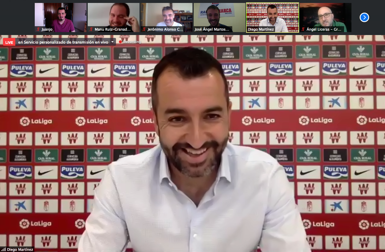 Diego Martínez sonríe durante su comparecencia telemática ante los medios de comunicación. 