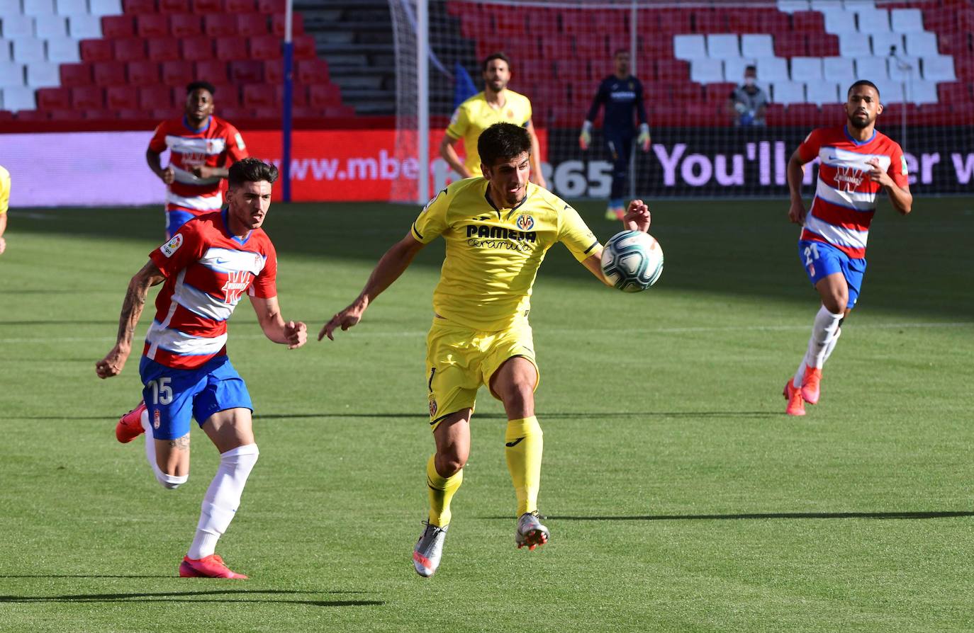 Carlos Neva ve como Gerard Moreno se le escapa, un detalle fatal.