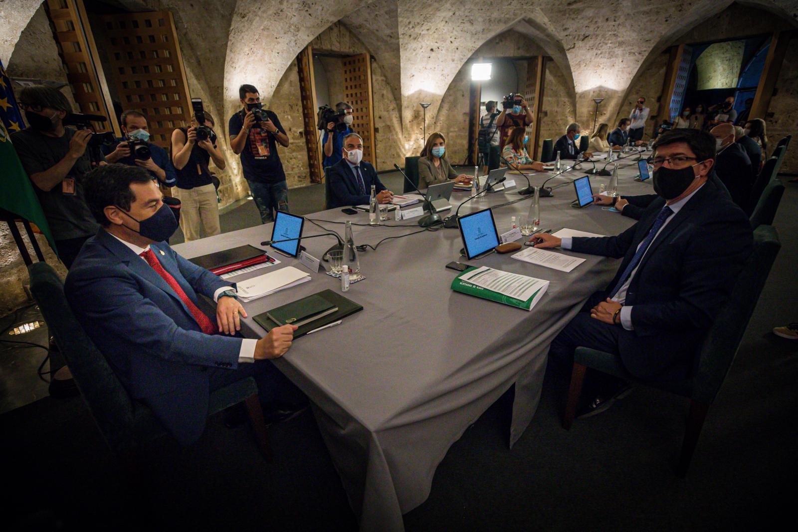 El Ejecutivo andaluz estrena la nueva normalidad en el monumento nazarí