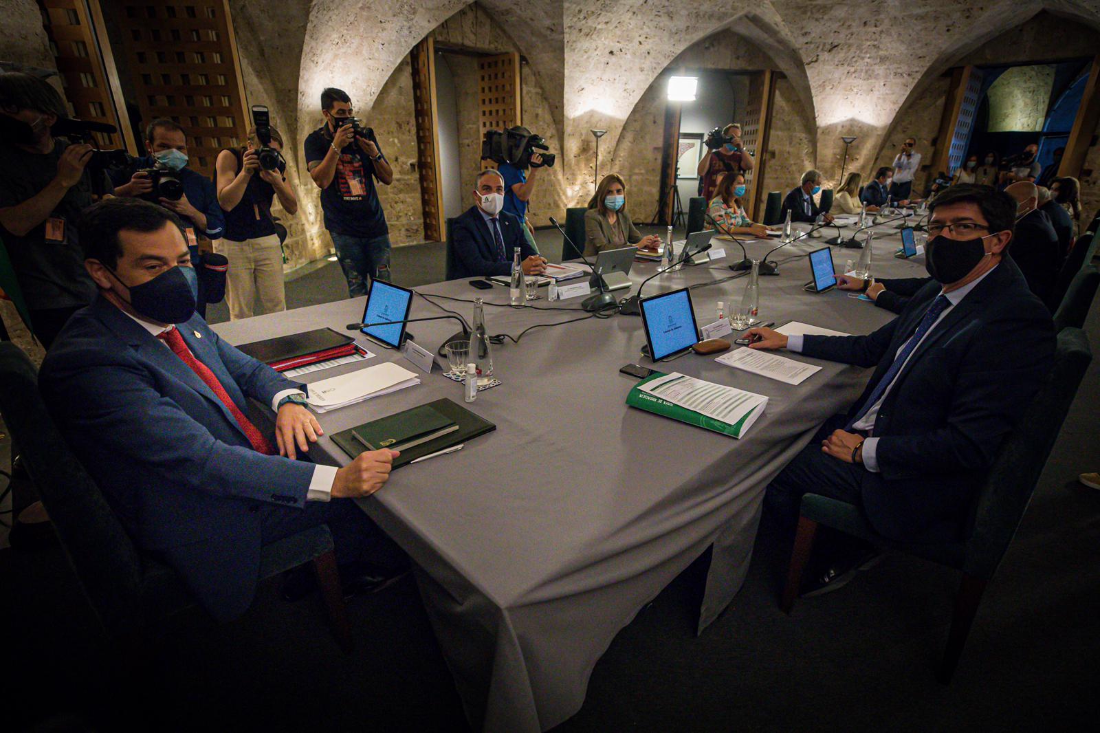 El Ejecutivo andaluz estrena la nueva normalidad en el monumento nazarí