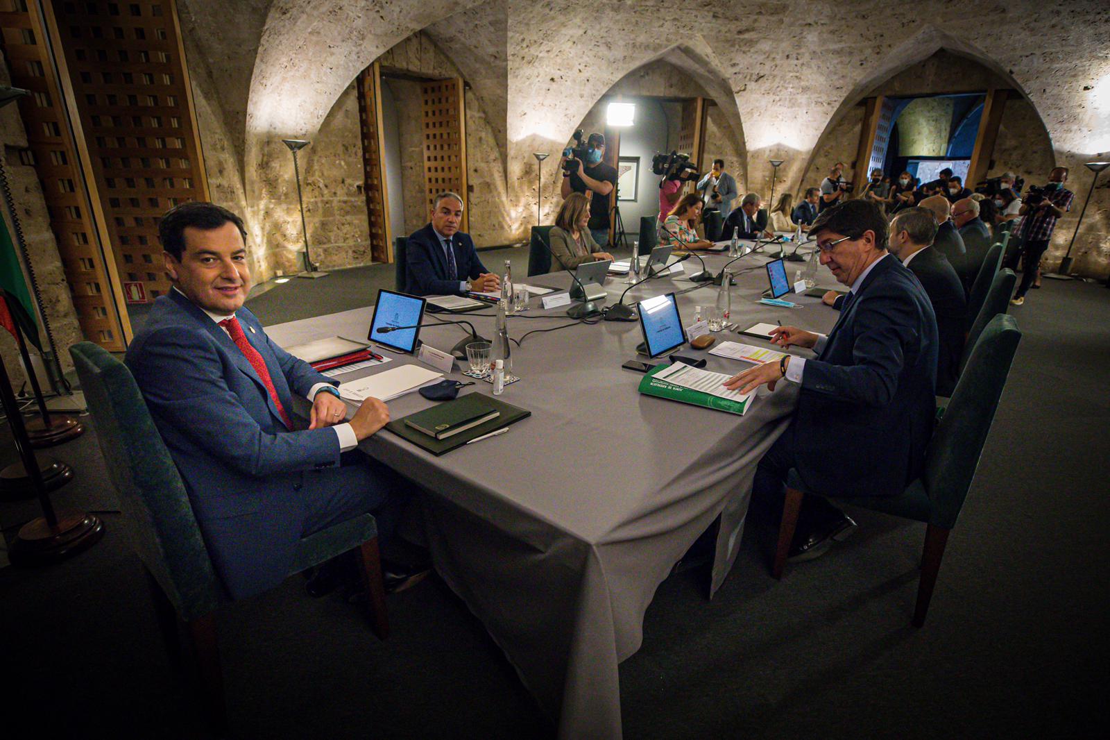 El Ejecutivo andaluz estrena la nueva normalidad en el monumento nazarí