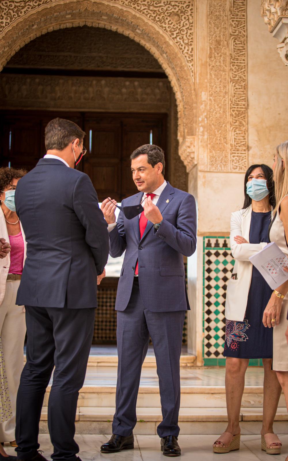 El Ejecutivo andaluz estrena la nueva normalidad en el monumento nazarí