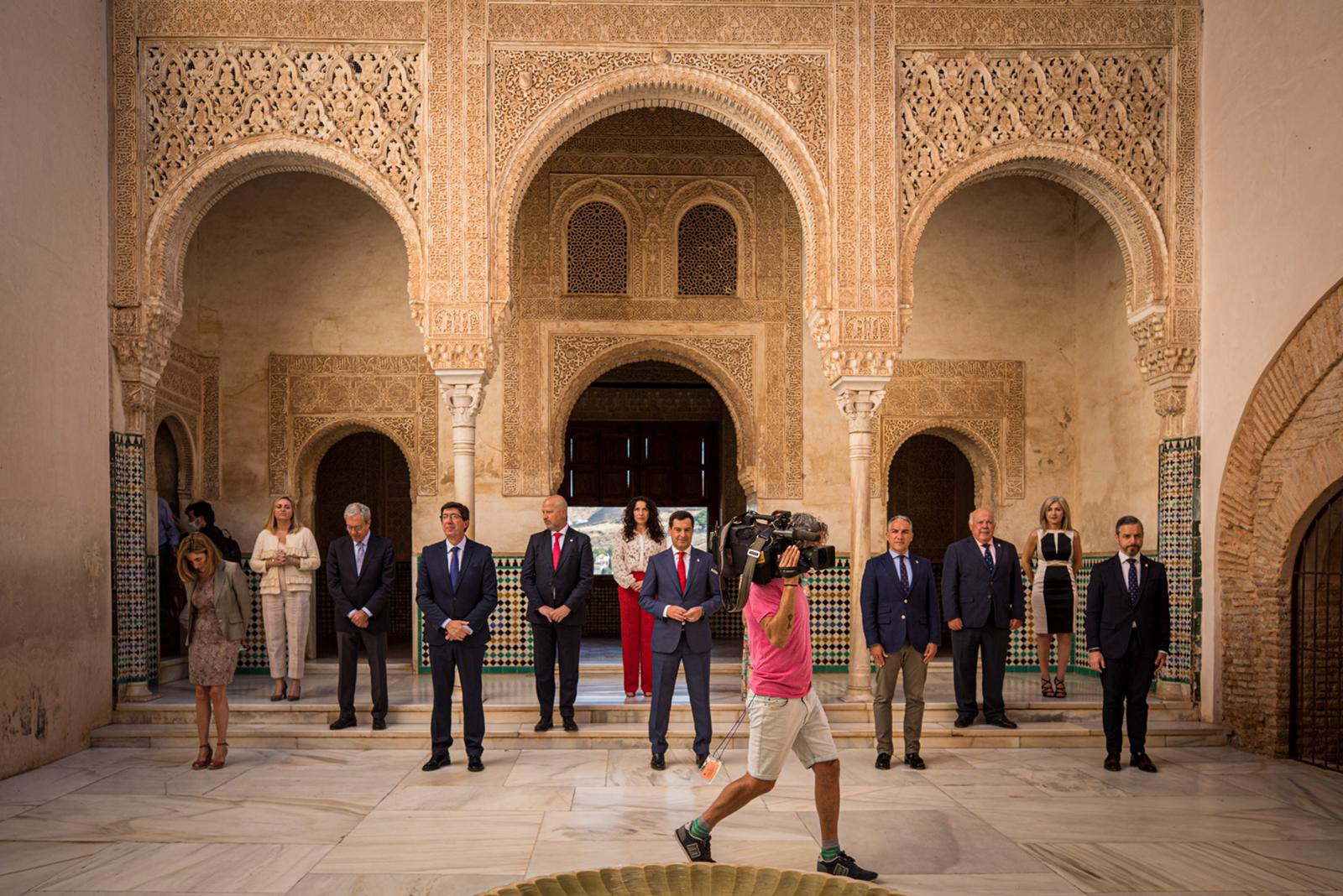 El Ejecutivo andaluz estrena la nueva normalidad en el monumento nazarí