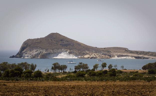 Hotel de cuatro estrellas con 30 habitaciones frente a la bahía de Genoveses de Cabo de Gata