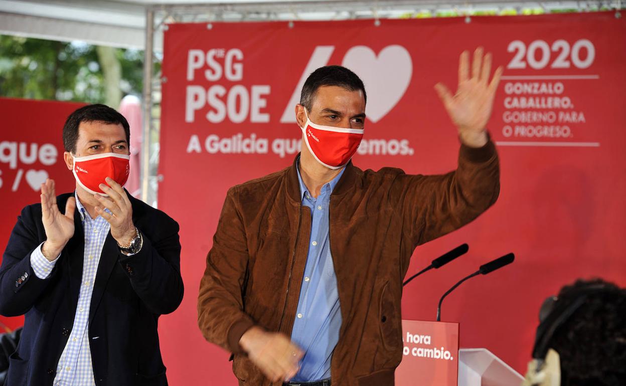 Pedro Sánchez durante el mitin junto al candidato a la presidencia de la Xunta por el PSdeG-PSOE, Gonzalo Caballero. 