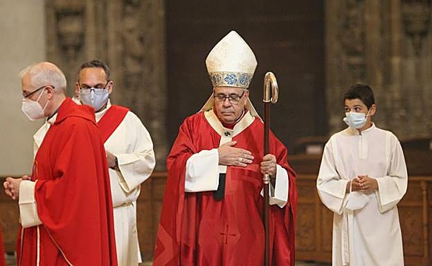 Imagen principal - Coronavirus | Una oración en Granada por «el dolor de las familias que no han podido decir adiós»