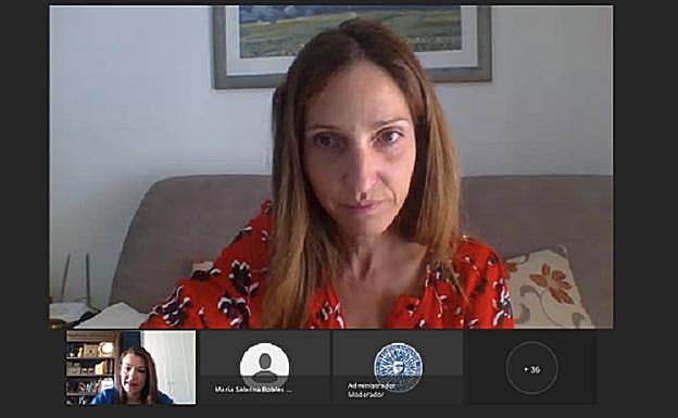 La ponente Ana Becerra, en un momento de su intervención.