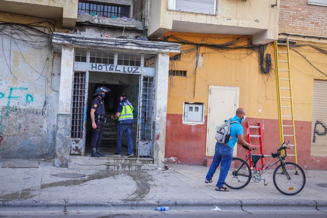 Policía Nacional ha registrado 36 viviendas y ha encontrado centenares de plantas de marihuana