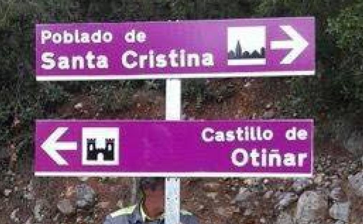 La Hacienda Santa Cristina insiste en que la aldea y los caminos de la finca son privados