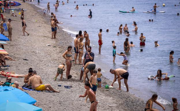 Galería. Así están las playas de Granada en el primer fin de semana de julio. 