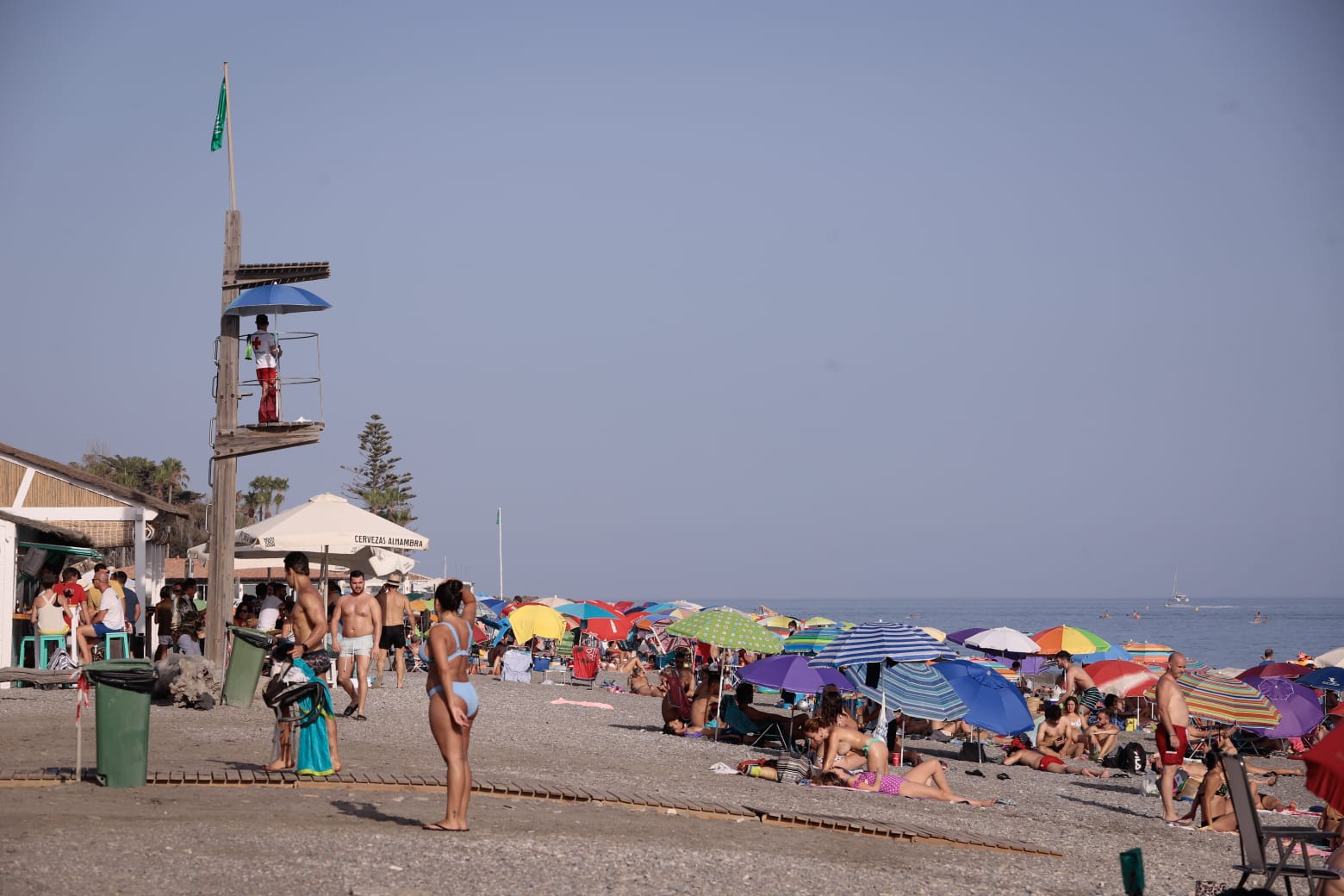 El exceso de aforo ha obligado a cerrar esta tradicional playa motrilena 