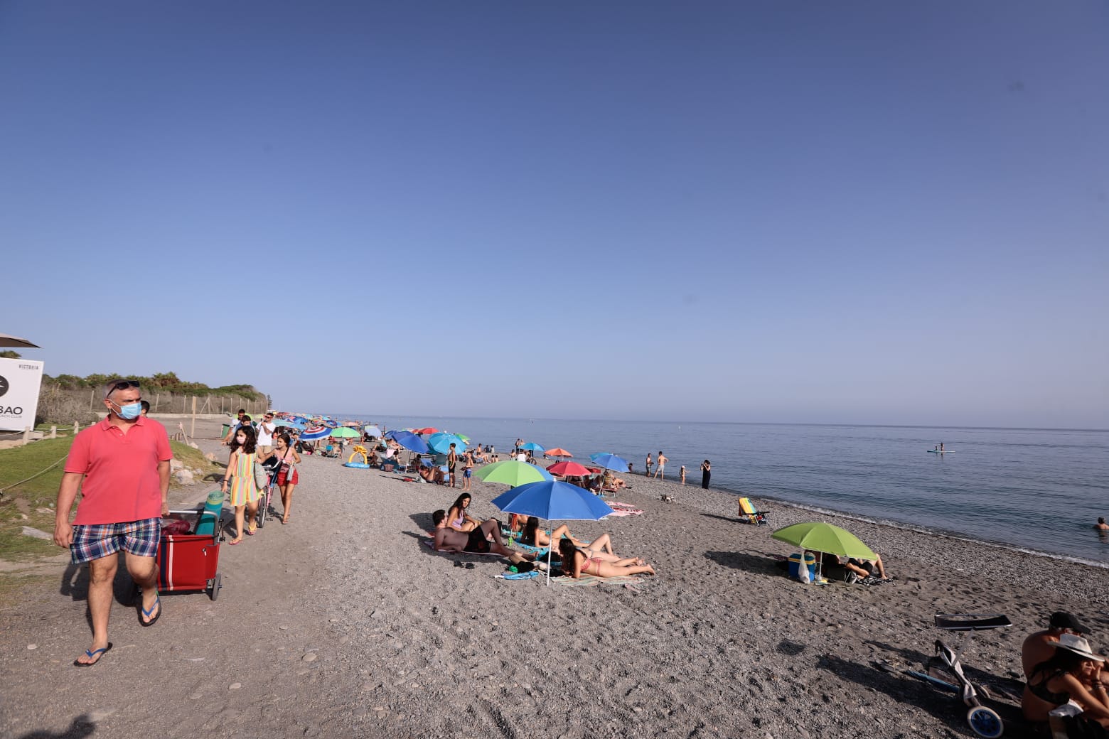 El exceso de aforo ha obligado a cerrar esta tradicional playa motrilena 