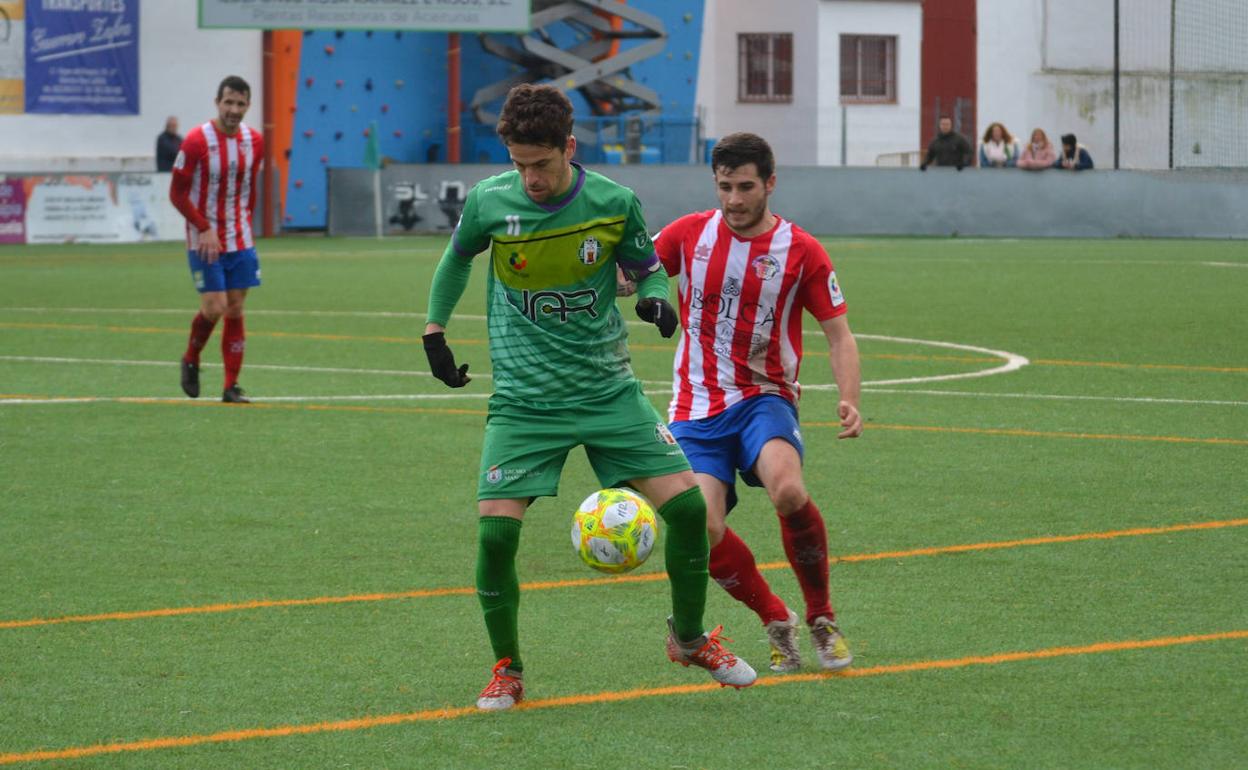 El capitán Albertillo seguirá una temporada más en las filas del Atlético Mancha Real.