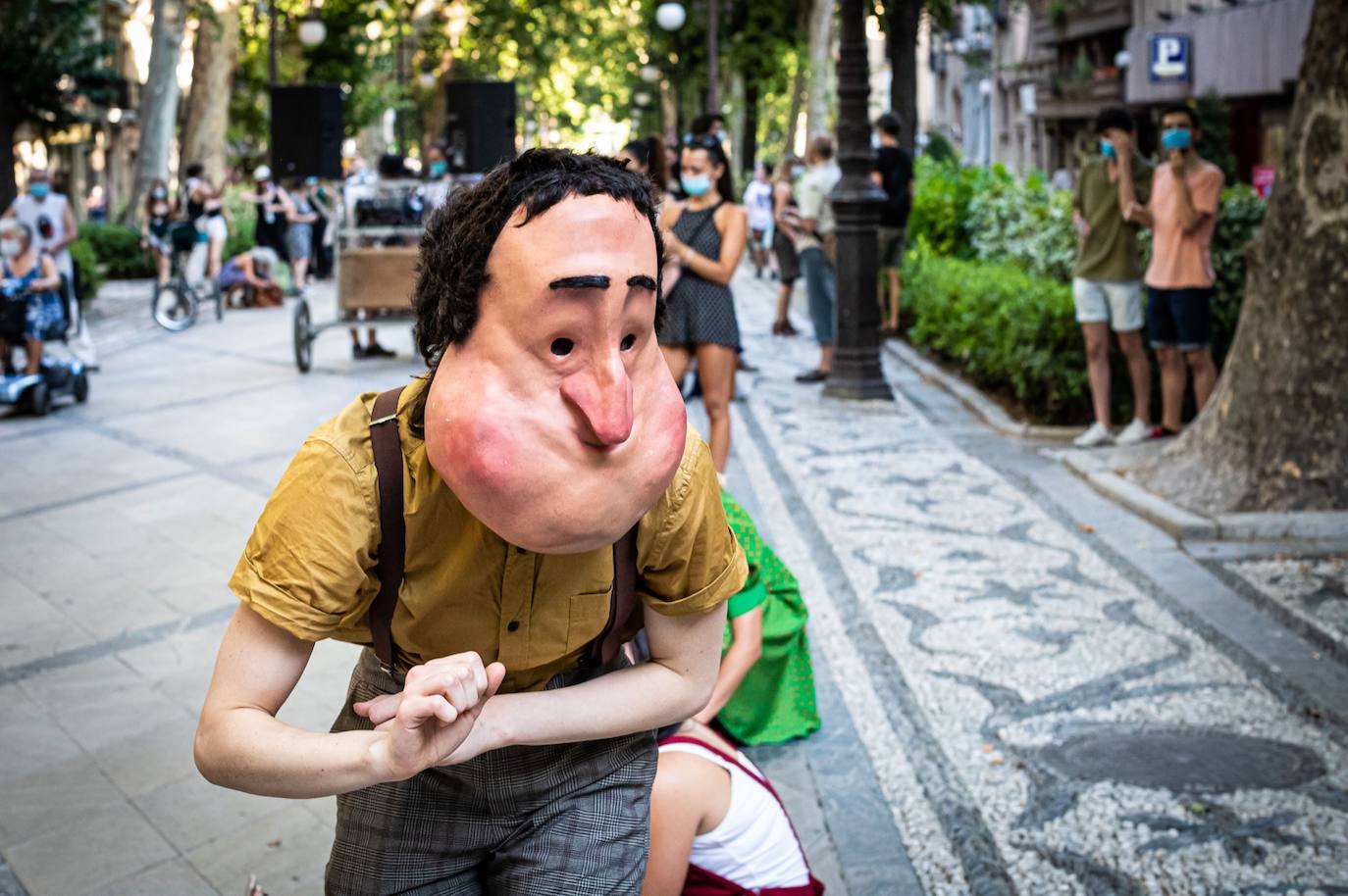 Fotos: El mundo de la escena se manifiesta por las calles de Granada para advertir de la grave crisis del sector