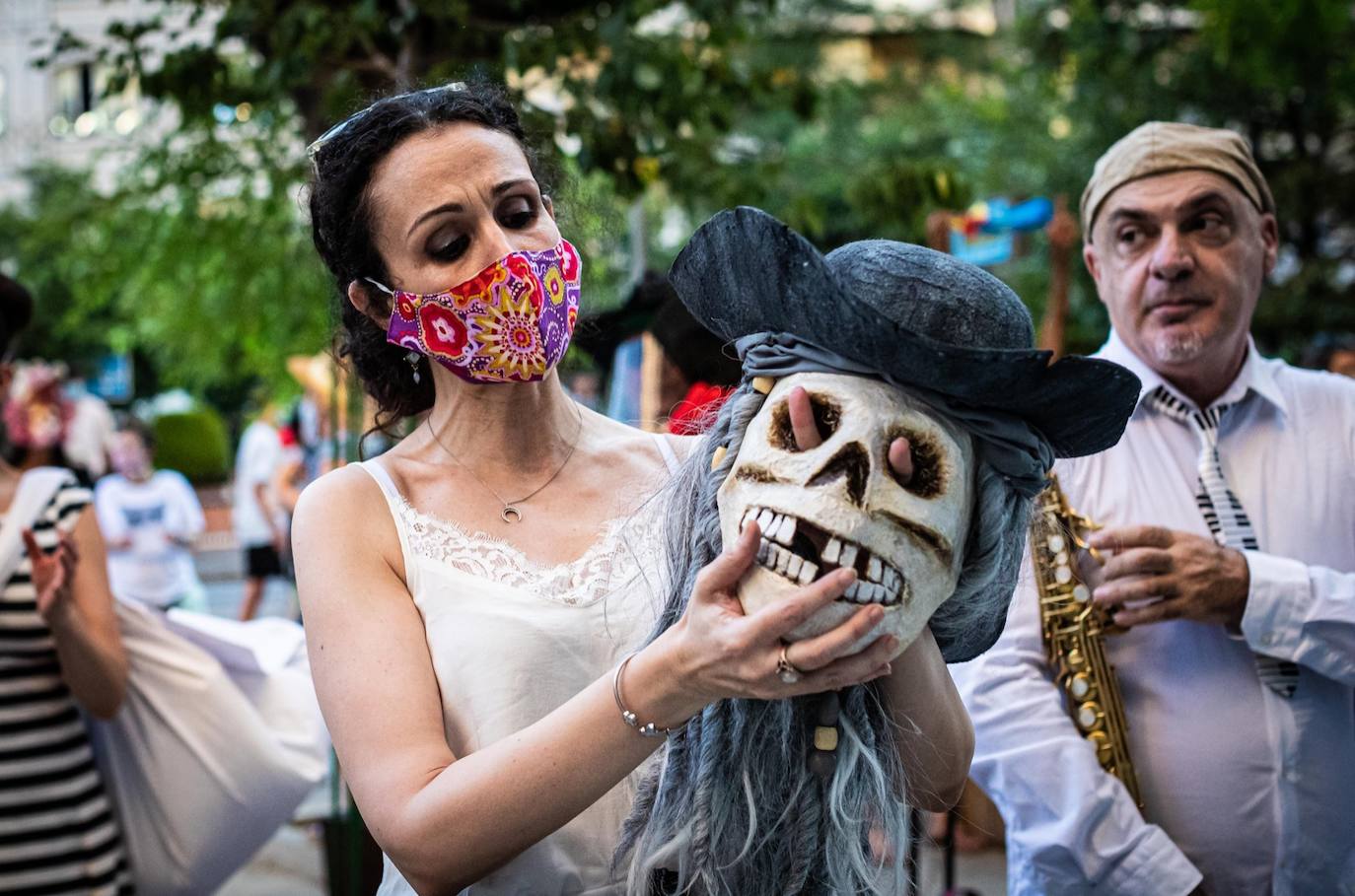 Fotos: El mundo de la escena se manifiesta por las calles de Granada para advertir de la grave crisis del sector