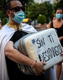 Imagen secundaria 2 - Diferentes escenas de la manifestación de ayer en Granada.