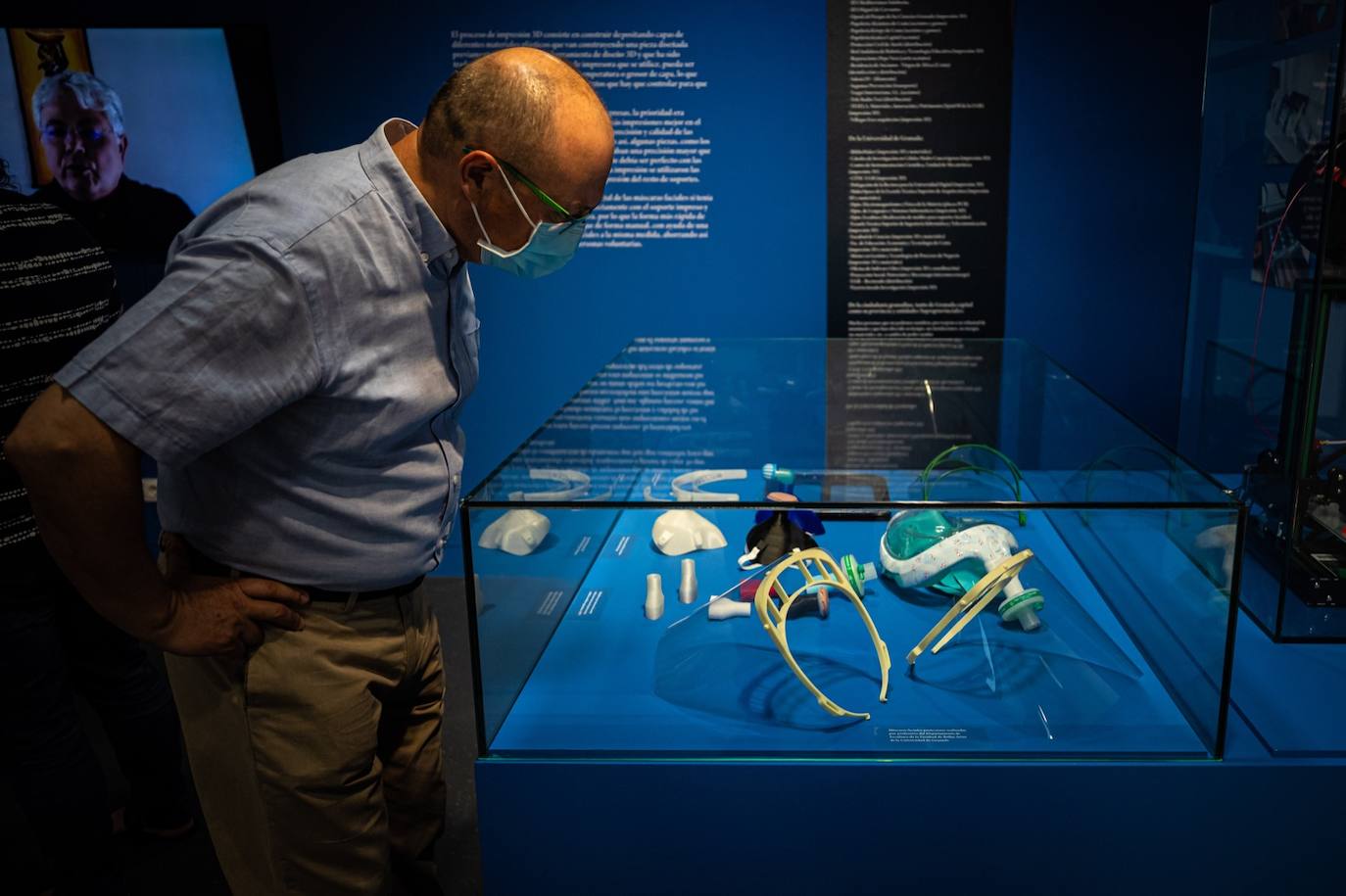 Fotos: La Universidad reconoce la labor de los sanitarios durante la pandemia con una exposición