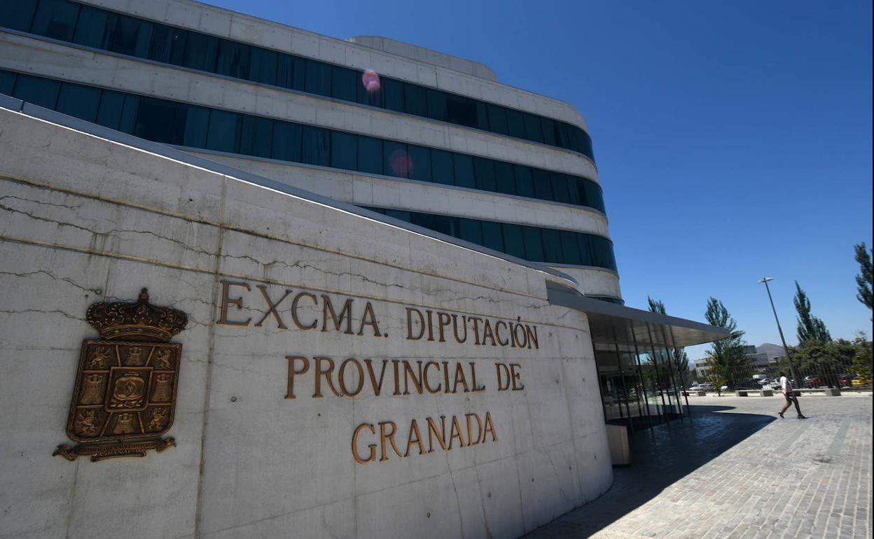 Aislados cinco funcionarios de la Diputación de Granada por el positivo de una trabajadora