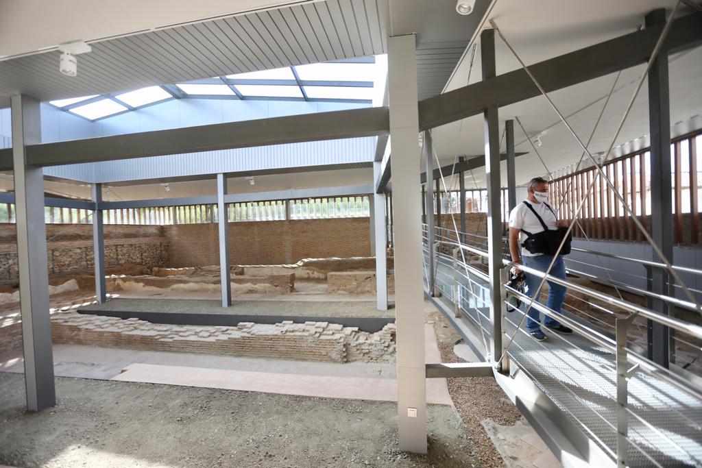 Los restos del palacio del rey nazarí Mohamed II, una microciudad palatina datada en el siglo XII, podrán ser visitados por el público a partir de ahora al haber finalizado las obras de construcción del pabellón que acoge estos yacimientos en el Cuarto Real de Santo Domingo de la capital granadina