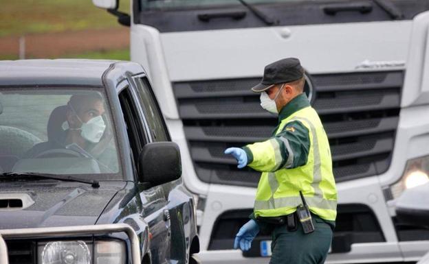 ¿Hay que llevar siempre la mascarilla puesta en el coche con la nueva normativa?