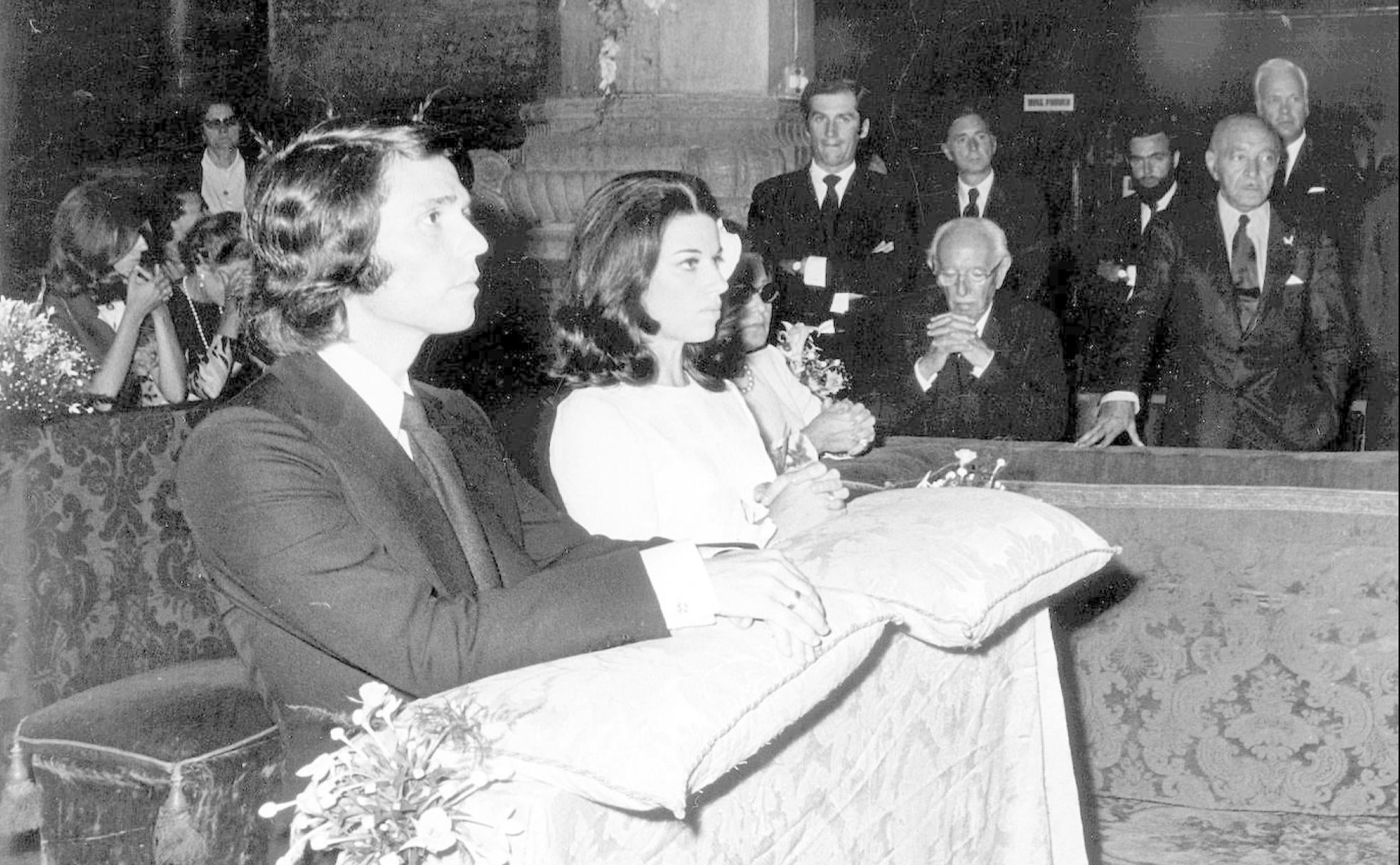 «Duelo femenino, se casó Raphael». La operación secreta para la boda del año