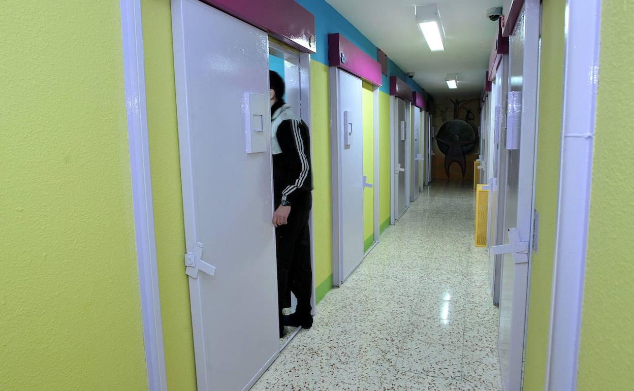 Centros de menores en Almería | Una visita del Defensor del Pueblo revela contenciones en 'Tierras de Oria' a menores «no alterados ni violentos»