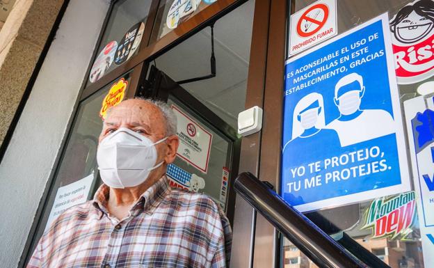 Mascarillas gratis en Andalucía para mayores de 65 años y jubilados: cómo y cuándo conseguirlas