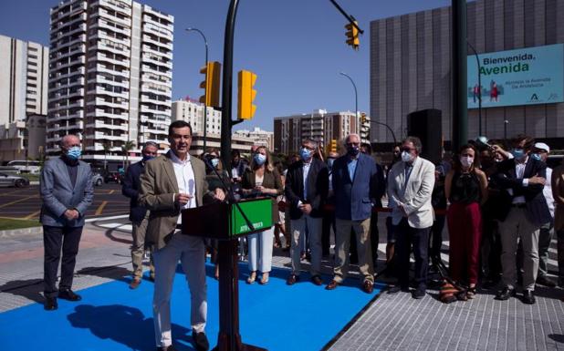 Moreno avisa a los andaluces ante las aglomeraciones: «No nos temblarán las piernas para tomar decisiones»