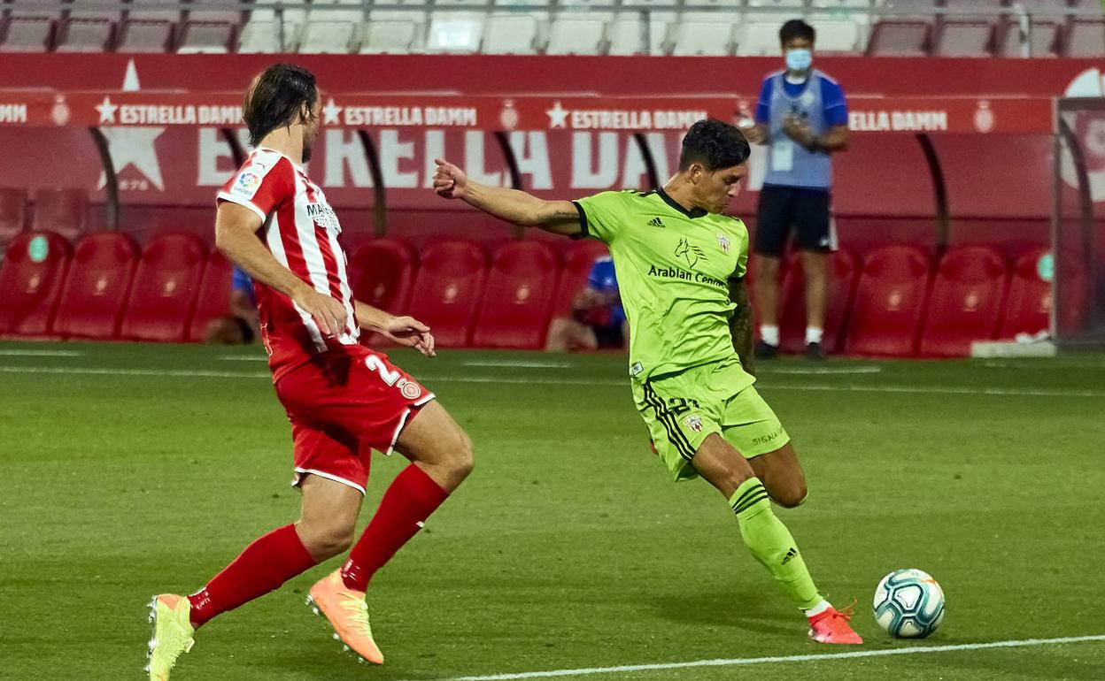 Darwin Núñez intenta el disparo en el último duelo con el Girona, primer rival en el playoff. 