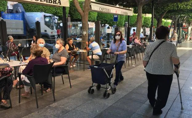 Sanidad alerta sobre qué hacer en bares y restaurantes ante el aumento de rebrotes