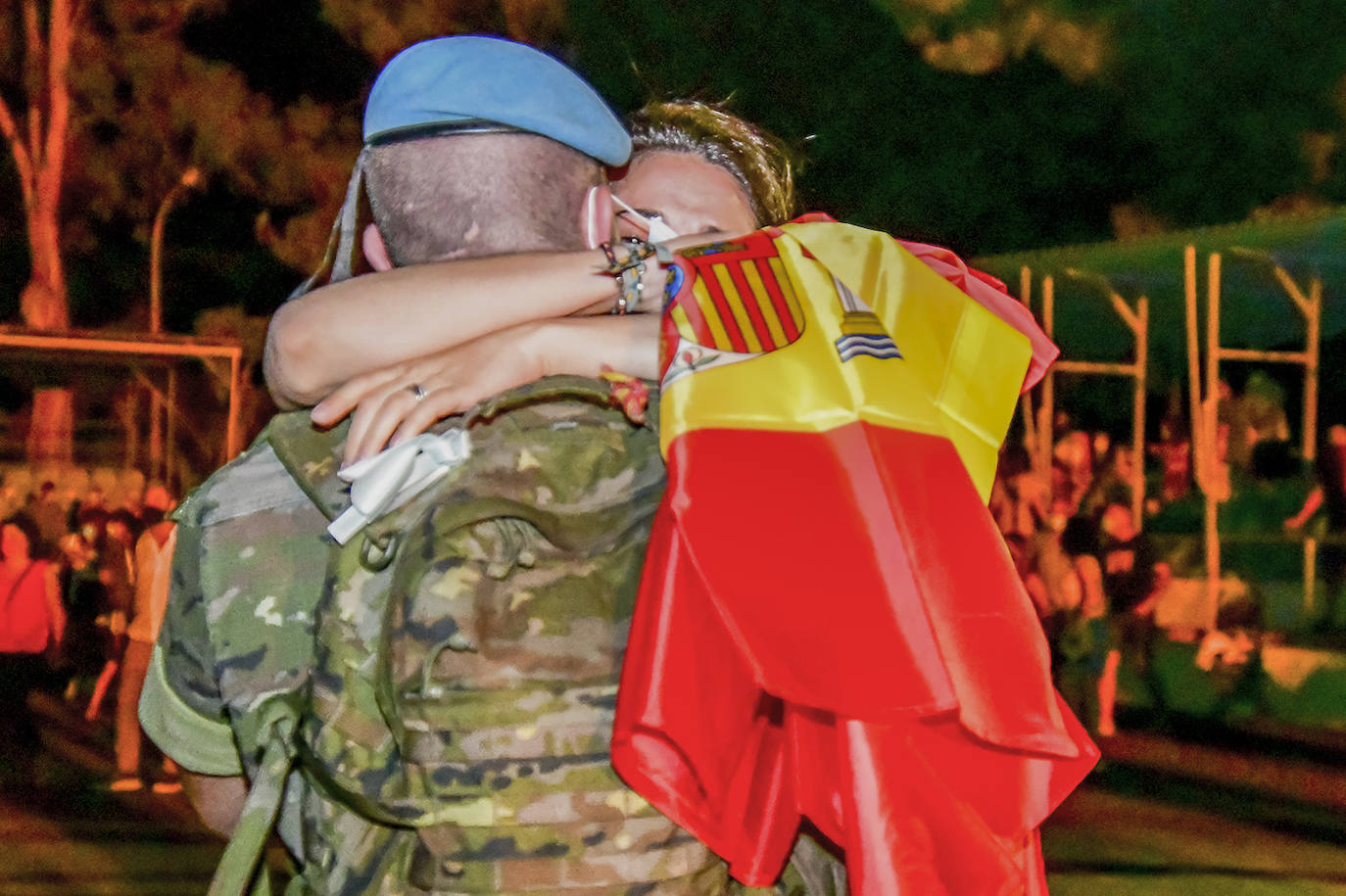 Cerca de 200 legionarios almerienses aterrizaron ayer en el Aeropuerto de El Alquián tras dar el relevo a los paracaidistas españoles para la misión del Líbano. 