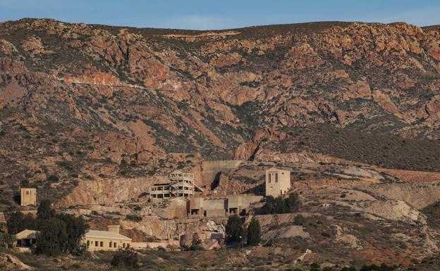 Imagen principal - Verano | Tierras de western a la orilla del mar en Almería