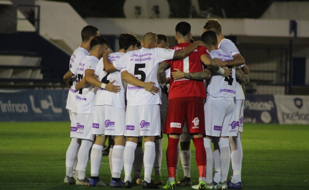 La plantilla dirigida por Jaime Pérez prepara el duelo del próximo sábado ante el CD El Ejido 2012.